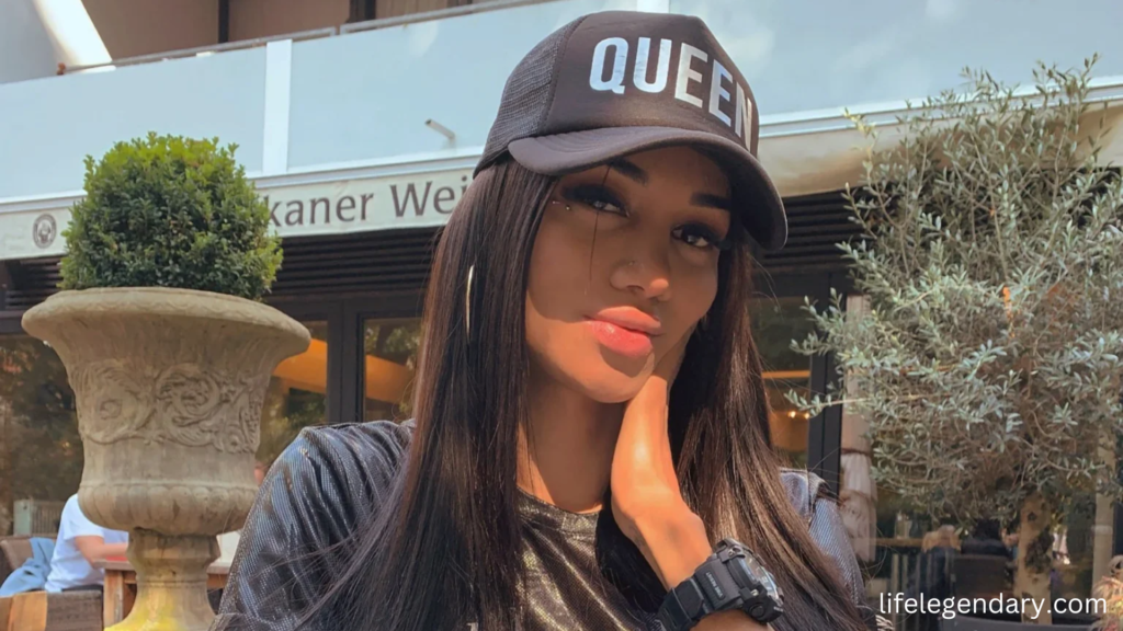Laura Saenz
