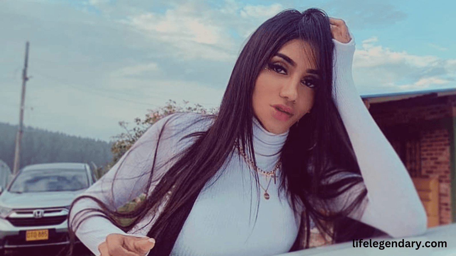 Laura Saenz Image, Bio/Wiki, Height, Weight, Family, 2024.